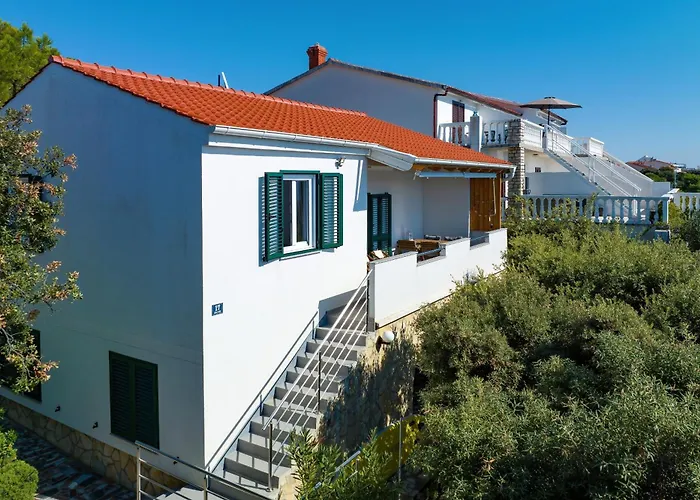 Apartment By The Sea Mandre, Pag - 24320 Kolan