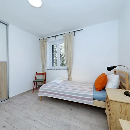 Apartment By The Sea Mandre, Pag - 24320 *