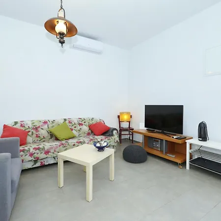 Apartment By The Sea Mandre, Pag - 24320 *