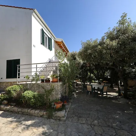 Apartment By The Sea Mandre, Pag - 24320 Kolan